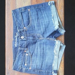 American Eagle low rise stretch jean short. Size 6